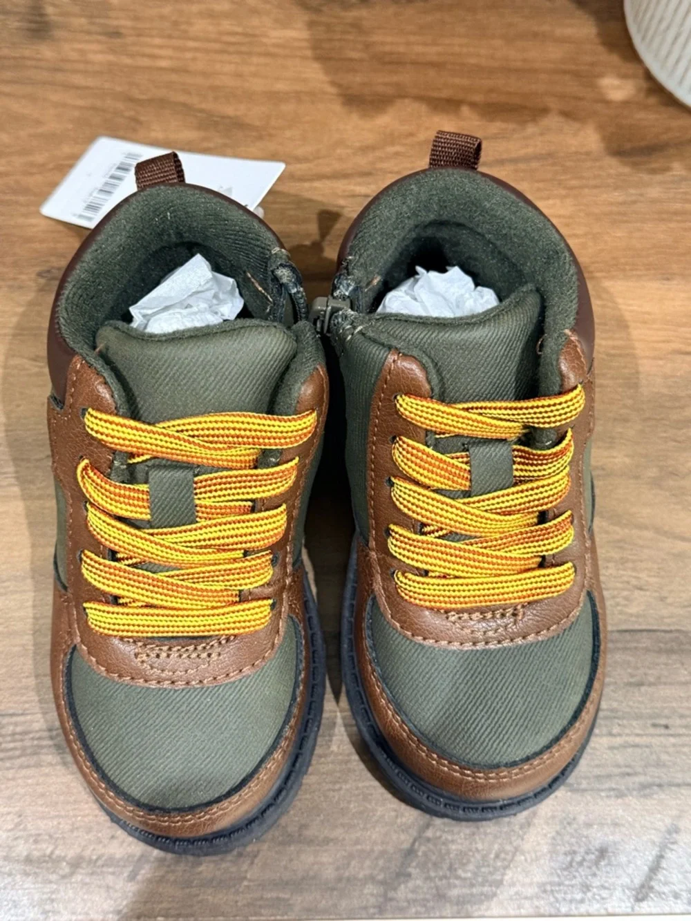 Carter’s toddler boys Boston boots in brown/olive size 6.
